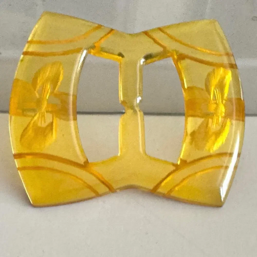 Vintage 1920s Art Deco Honey Bakelite Carved Roses Belt Buckle Butterscotch